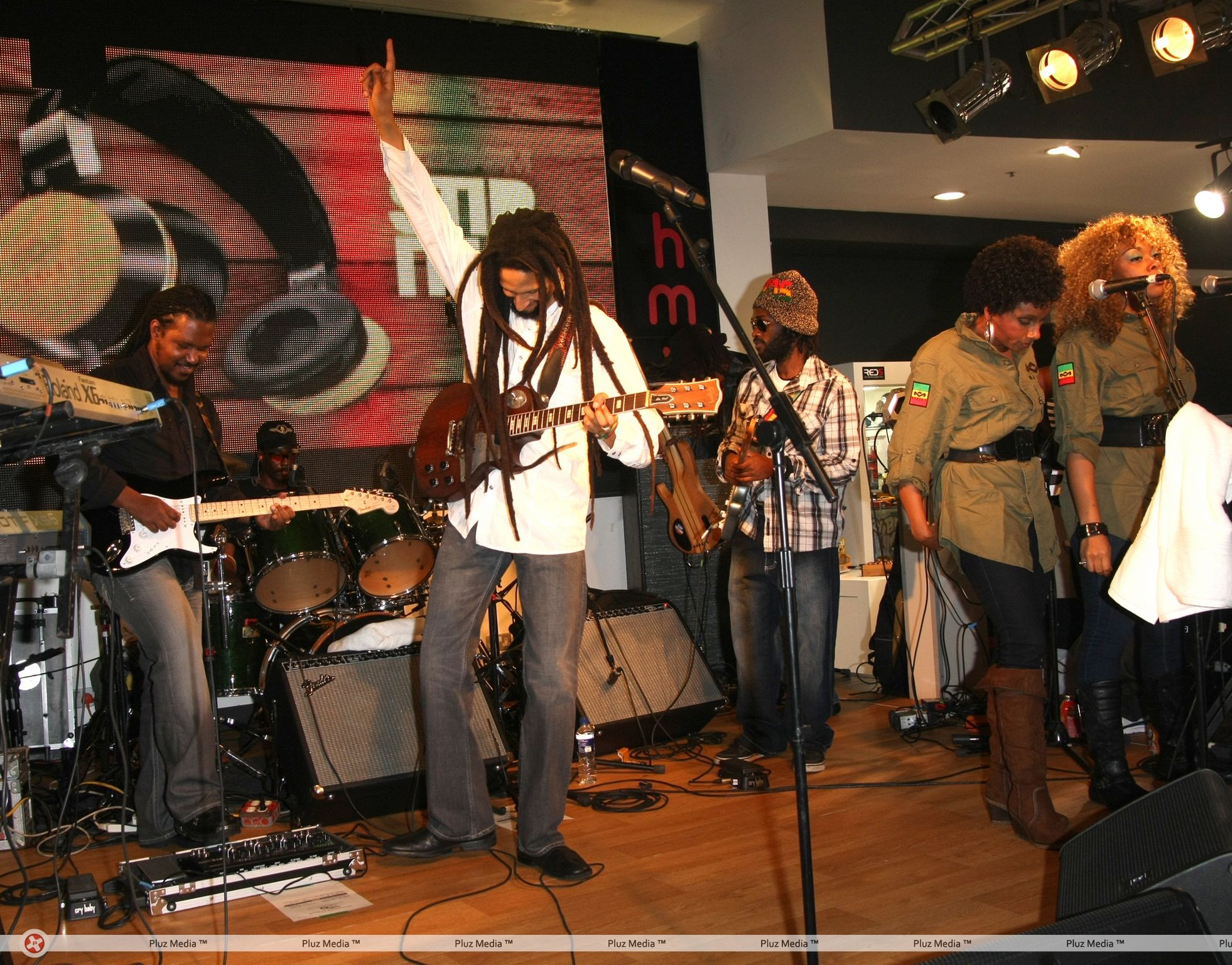 Julian Marley Performing live to promote the new range of headphones | Picture 112613